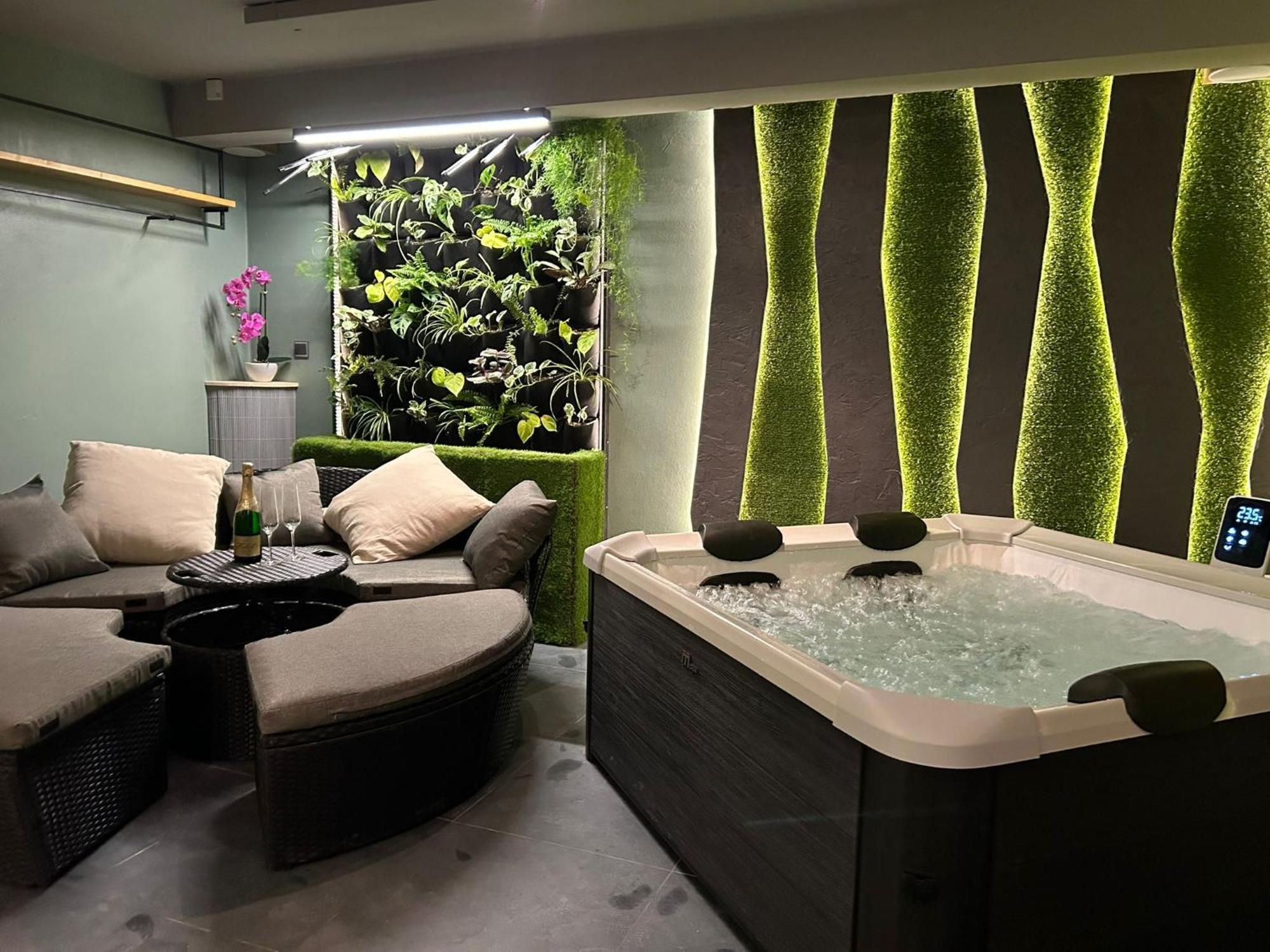 Leo Apartment Suite & Private Spa Zone - Old City Μπρατισλάβα Εξωτερικό φωτογραφία
