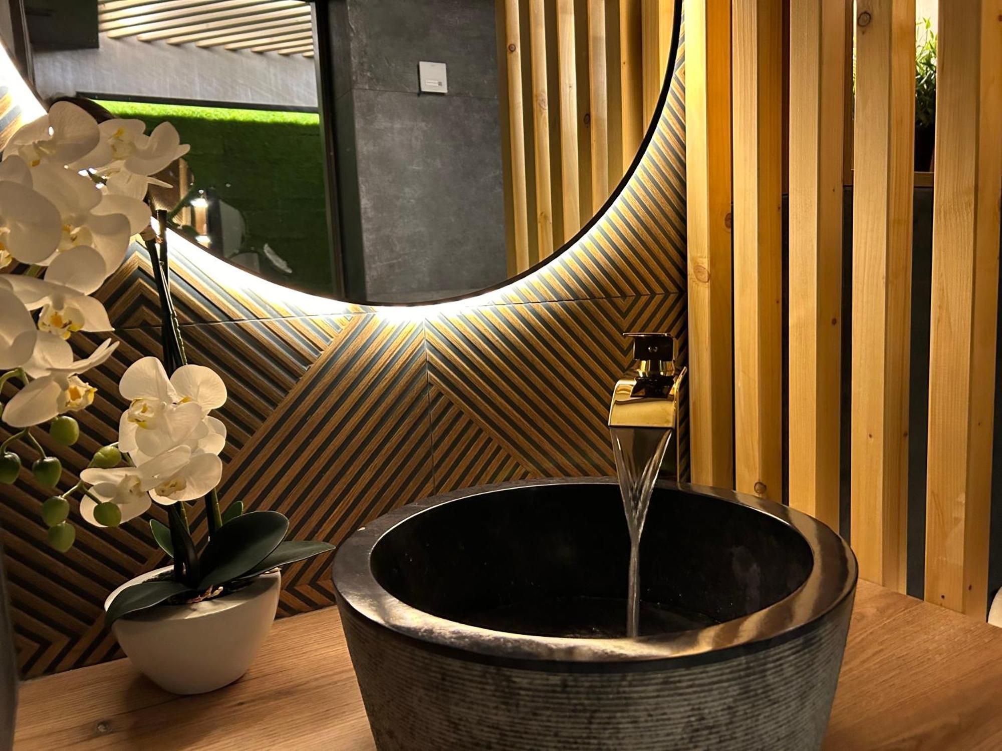 Leo Apartment Suite & Private Spa Zone - Old City Μπρατισλάβα Εξωτερικό φωτογραφία