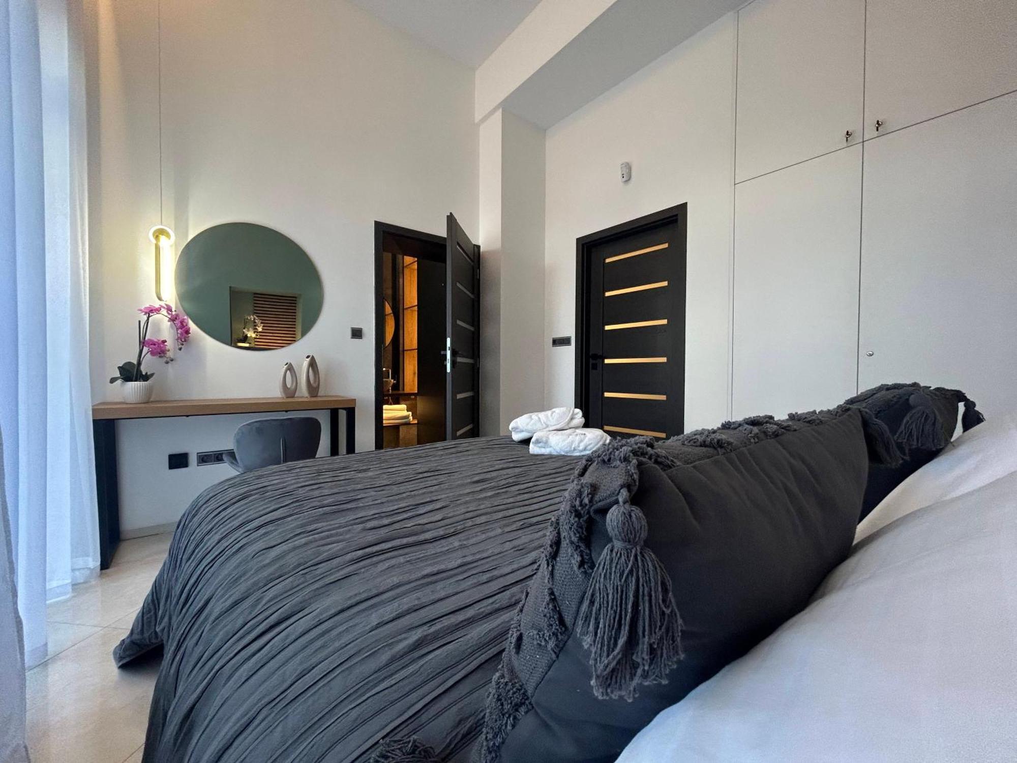 Leo Apartment Suite & Private Spa Zone - Old City Μπρατισλάβα Εξωτερικό φωτογραφία