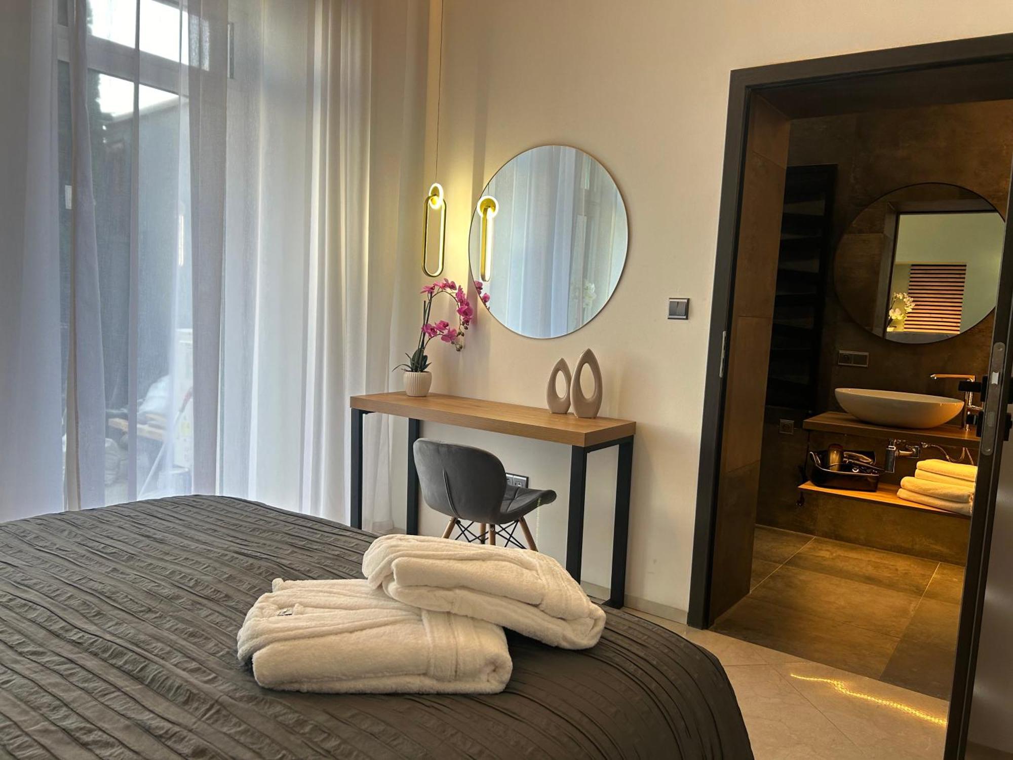 Leo Apartment Suite & Private Spa Zone - Old City Μπρατισλάβα Εξωτερικό φωτογραφία