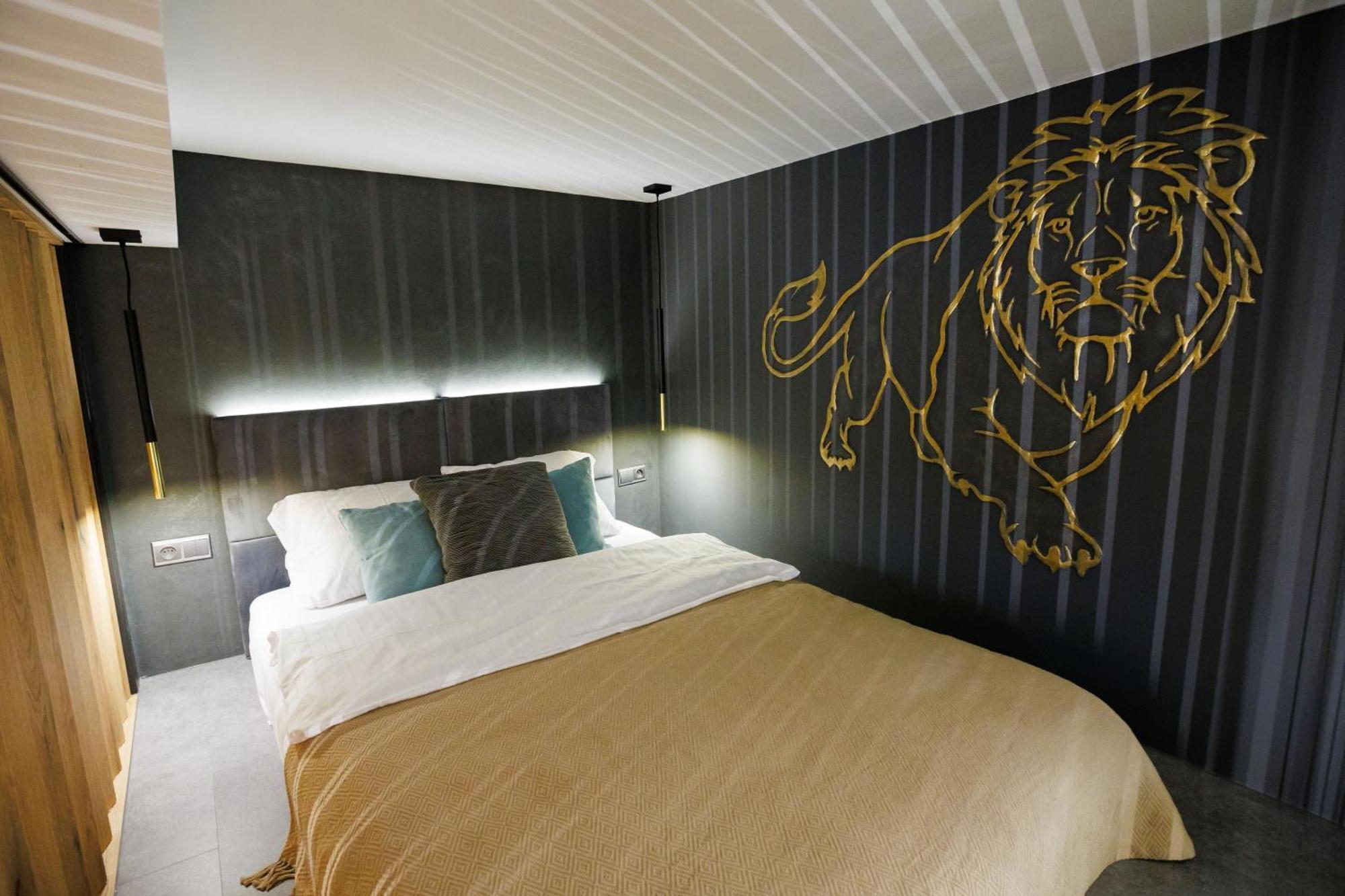 Leo Apartment Suite & Private Spa Zone - Old City Μπρατισλάβα Εξωτερικό φωτογραφία