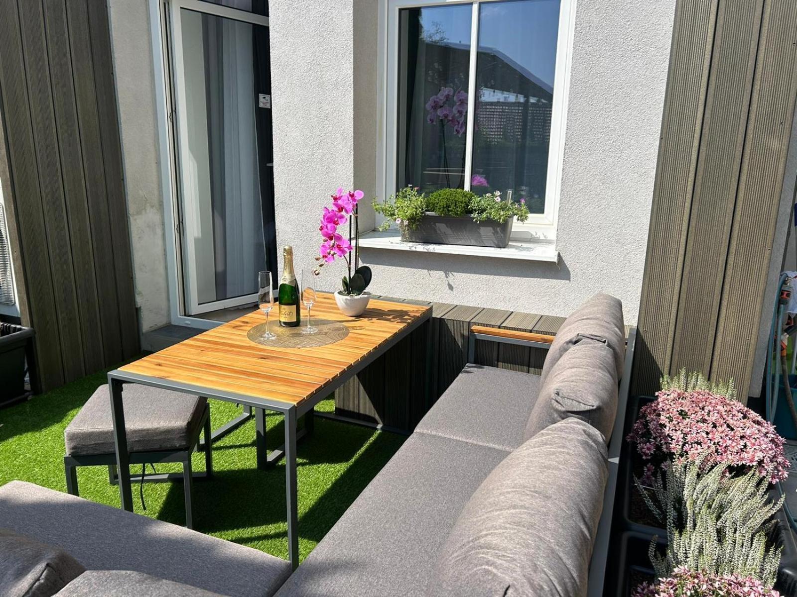 Leo Apartment Suite & Private Spa Zone - Old City Μπρατισλάβα Εξωτερικό φωτογραφία